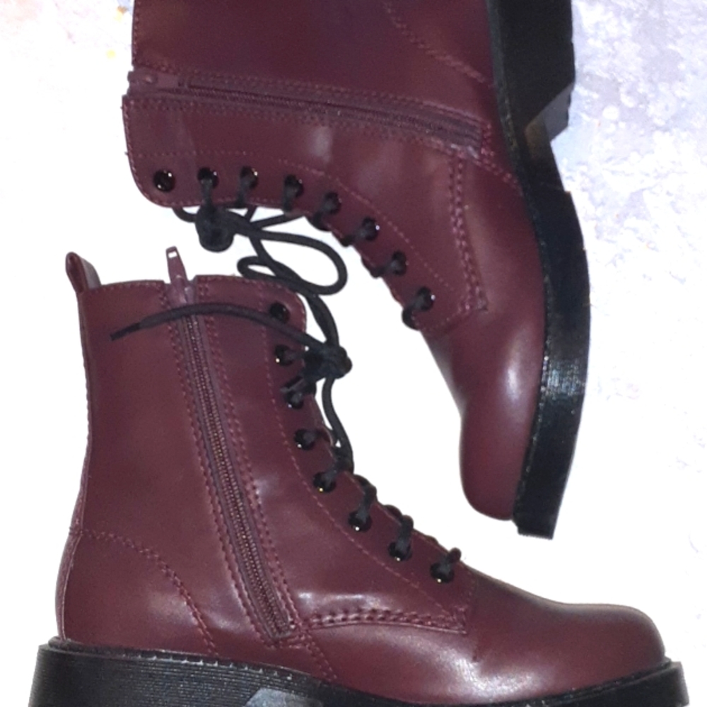 Fall 22 Trend! Y2K inspired Maroon Combat Style Boots sz 6.5 never worn
